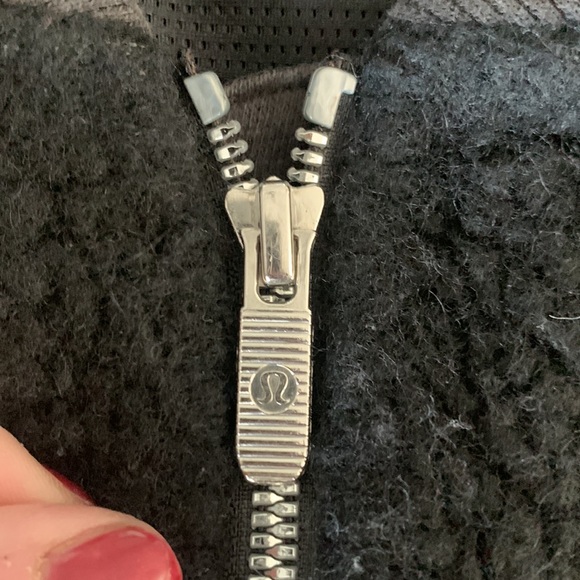 Lululemon Stand Out Sherpa jacket in black-size 6 - Picture 9 of 15